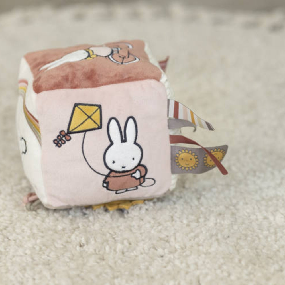 Miffy Tiamo Kostka sensoryczna dla niemowląt Fluffy Pink