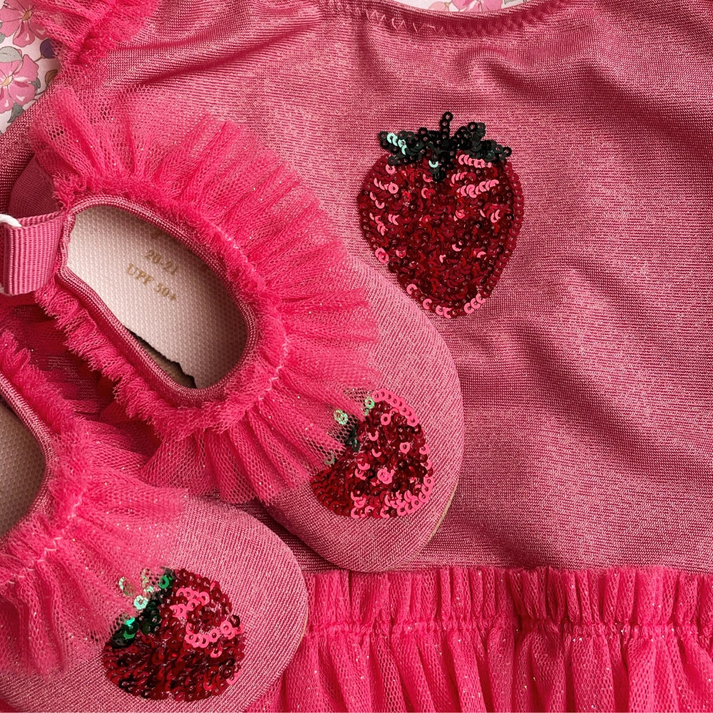 Konges Slojd Buty do pływania dla dzieci z falbanką Amandine Rapture Rose