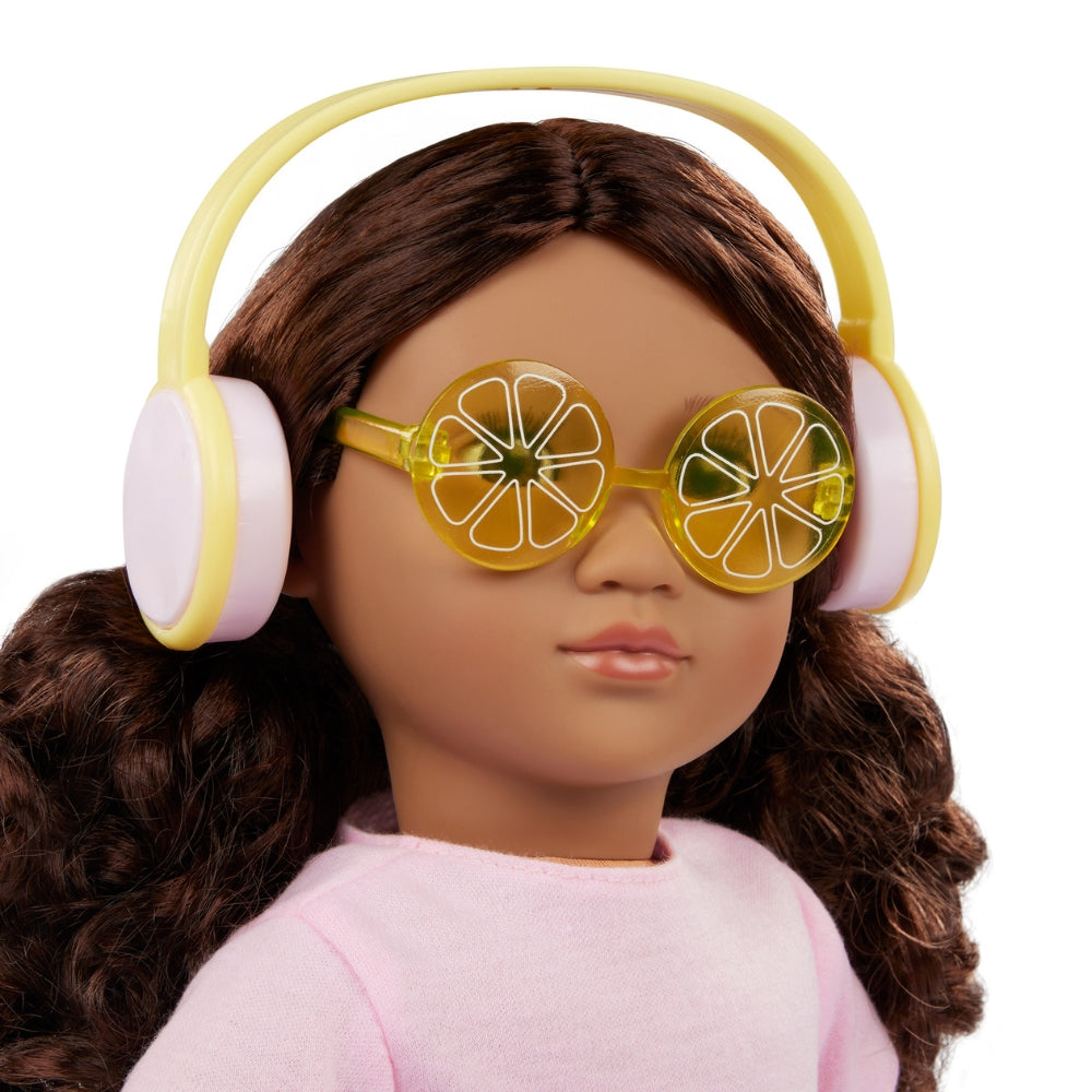 Our Generation Zestaw ubranek dla lalek Deluxe z wrotkami i słuchawkami Rollerblades & Lemonade