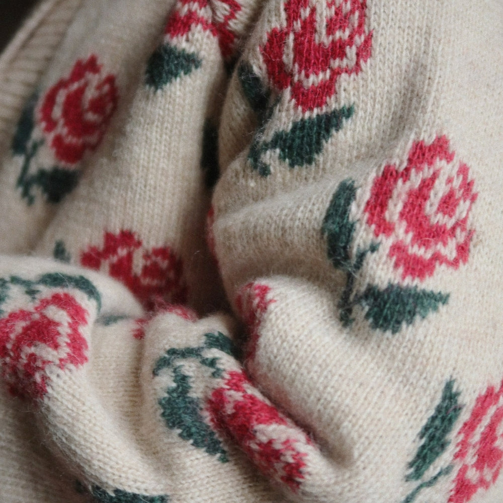 Konges Slojd Sweterek dziecięcy wełniany z kołnierzykiem Belou Knit Rose