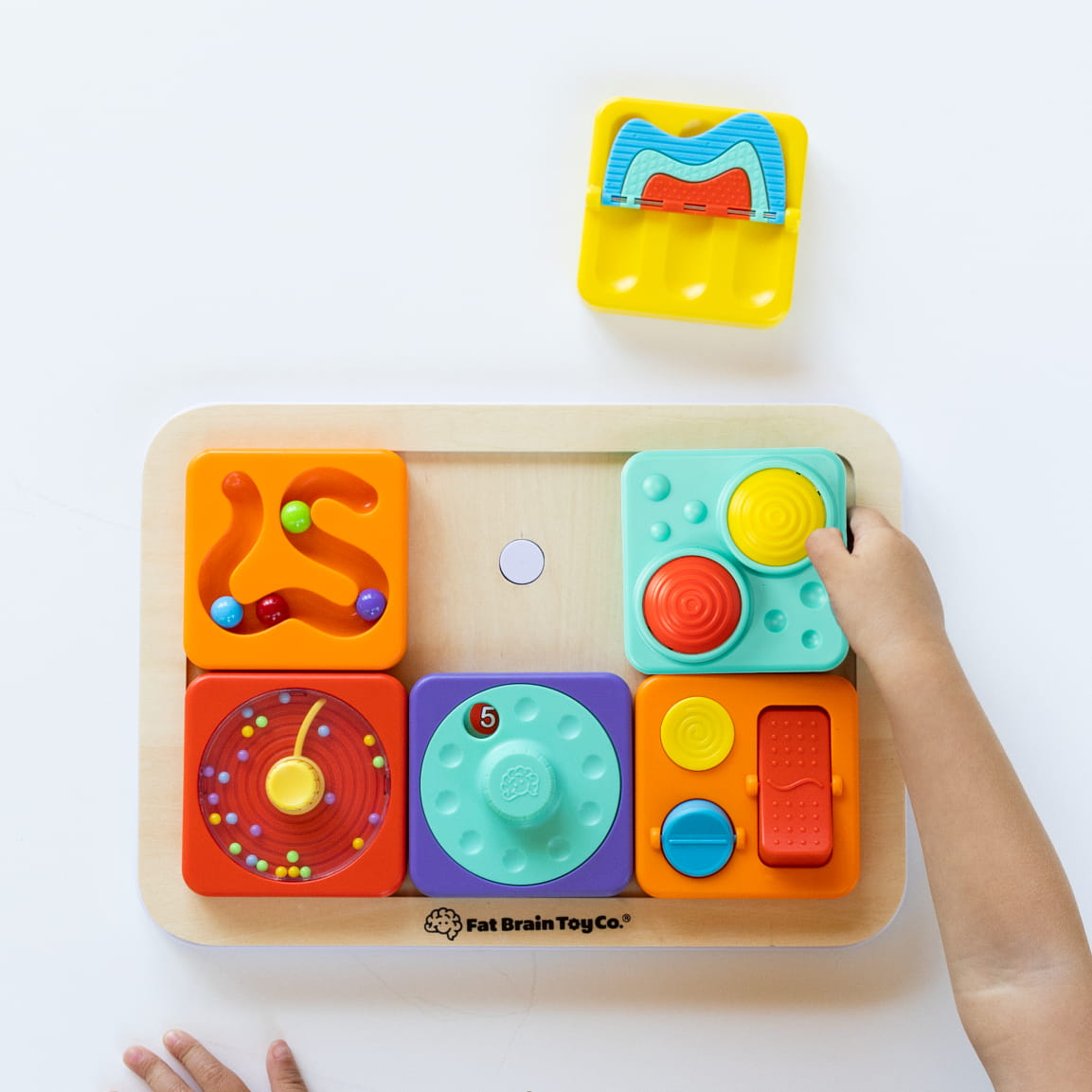 Fat Brain Toys PlayTab Sensoryczne Kwadraty. Zestaw 4 z Kołem Zębatym