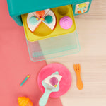 B.Toys Akcesoria do kuchni dla dzieci Mini Chef Bake a Cake Playset Piekarnik z tortem i odgłosami