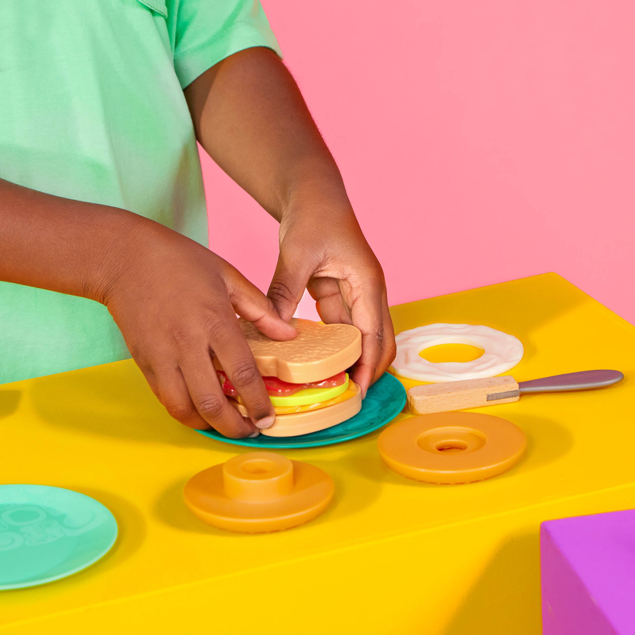 B.Toys Akcesoria do kuchni dla dzieci Mini Chef Breakfast Playset Toster i akcesoria śniadaniowe