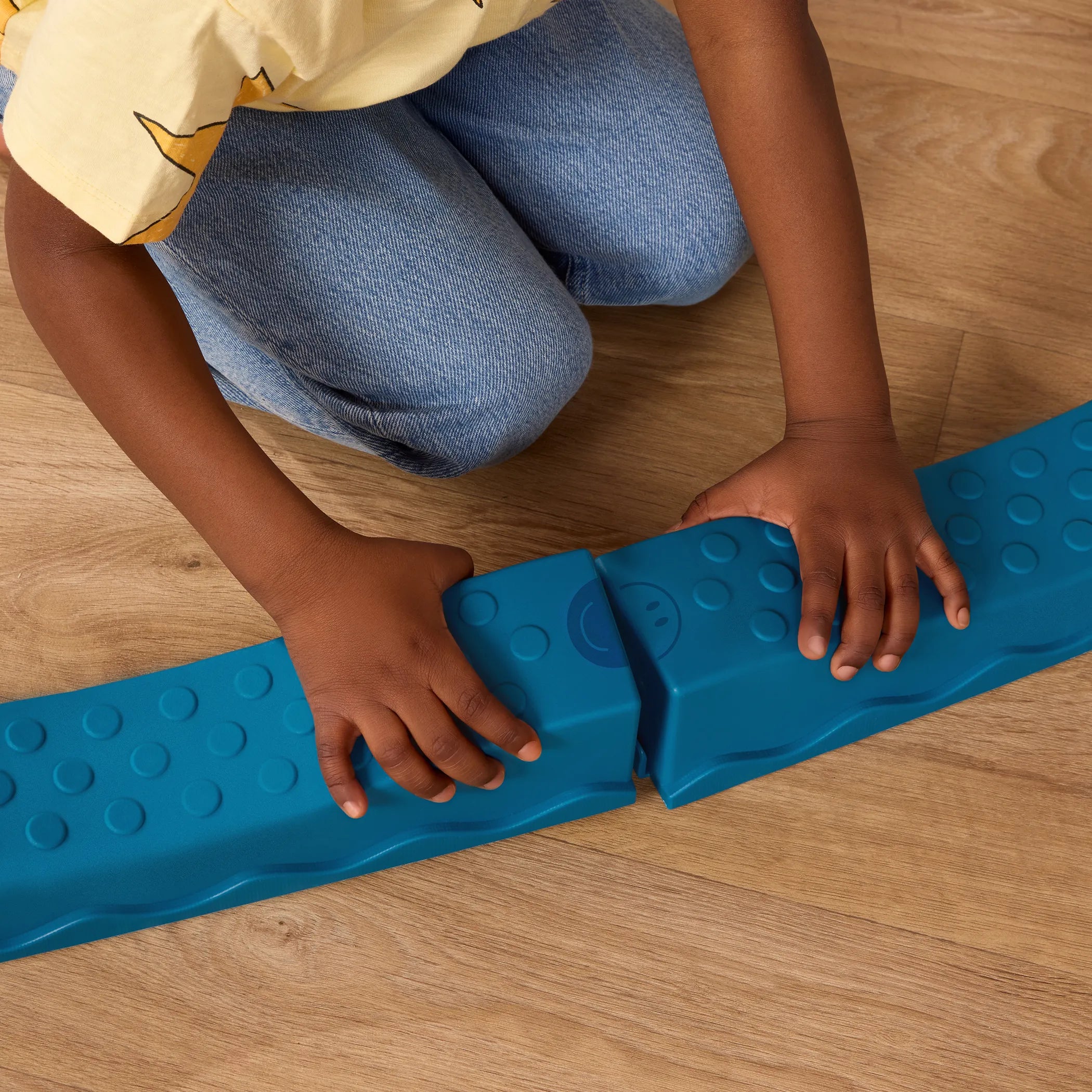 B.Toys Ścieżka sensoryczna z efektami muzycznymi i polami sensorycznymi Balance & Groove Set