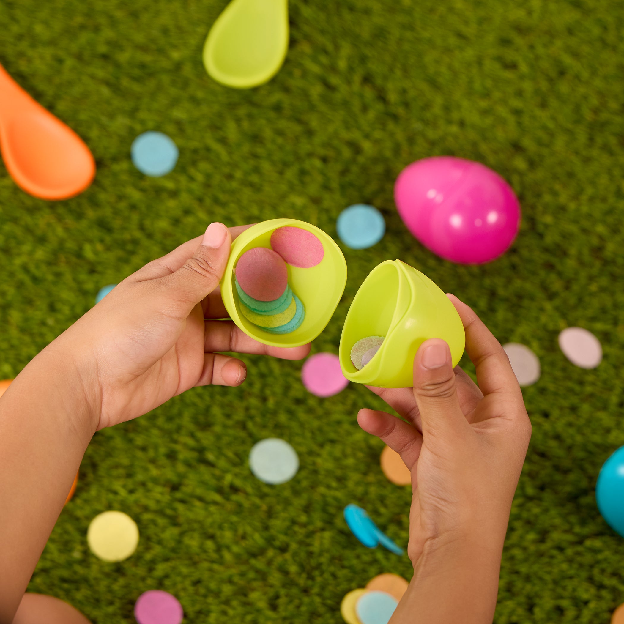 B.Toys Gra zręcznościowa wyścigi z jajkiem na łyżce zestaw dla 4 graczy