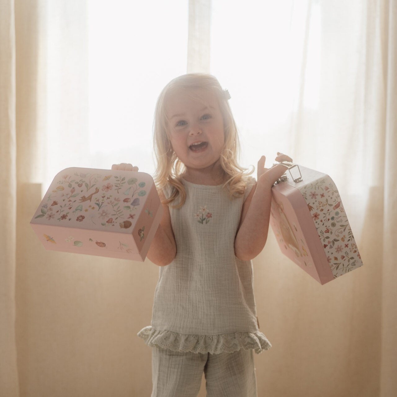 SKAZA Little Dutch Pudełka na zabawki zestaw 2 walizeczek Fairy Garden różowy FSC