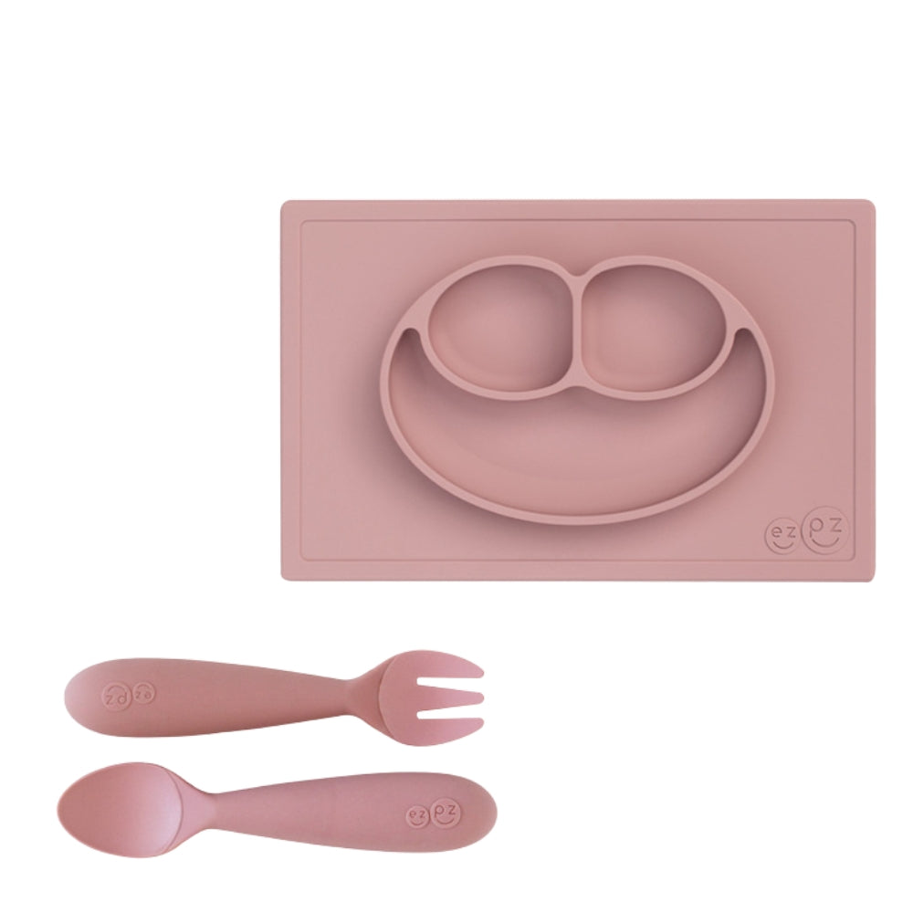 EZPZ Talerzyk z przyssawką 2w1 Happy Mat + komplet silikonowych sztućców pastelowy róż