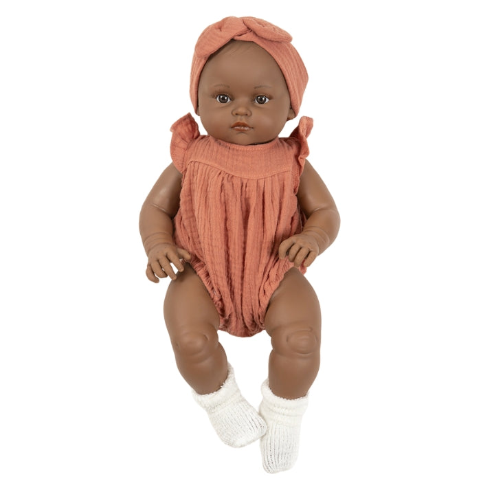 Minikane Lalka dla dzieci Augustine kombinezon marsala 47 cm