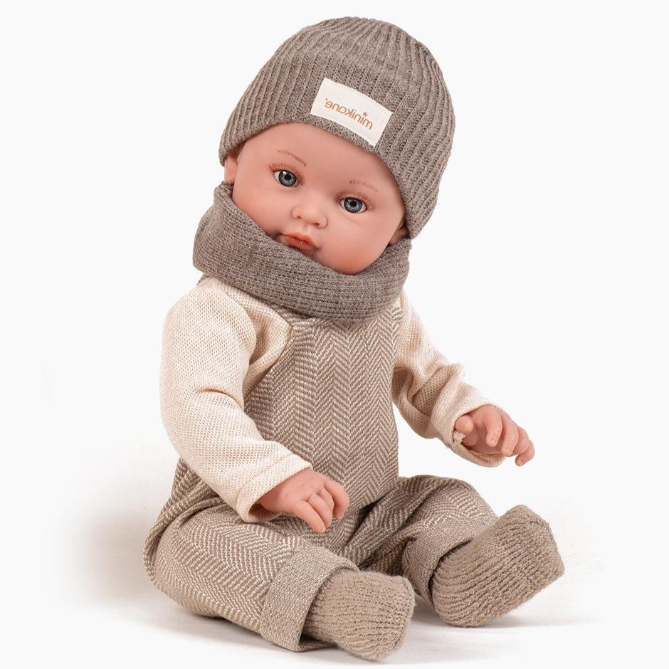 Minikane Lalka dla dzieci Yann beżowy kombinezon 47 cm