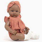 Minikane Lalka dla dzieci Augustine kombinezon marsala 47 cm