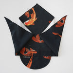 Lullalove Bawełniana chustka z daszkiem - Karpie Koi