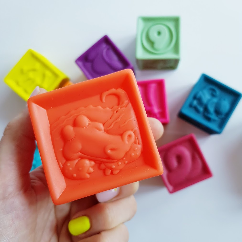 B.Toys Miękkie klocki edukacyjne mały zestaw 10 klocków - 4kidspoint.pl