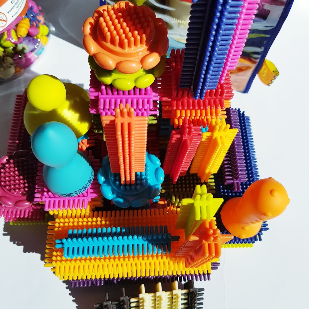 B.Toys Klocki jeżyki konstrukcyjne w słoju 68 elem. - 4kidspoint.pl