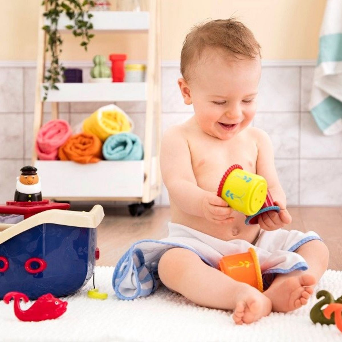 B. Toys Statek z akcesoriami Fish & Splish zabawka do kąpieli - 4kidspoint.pl