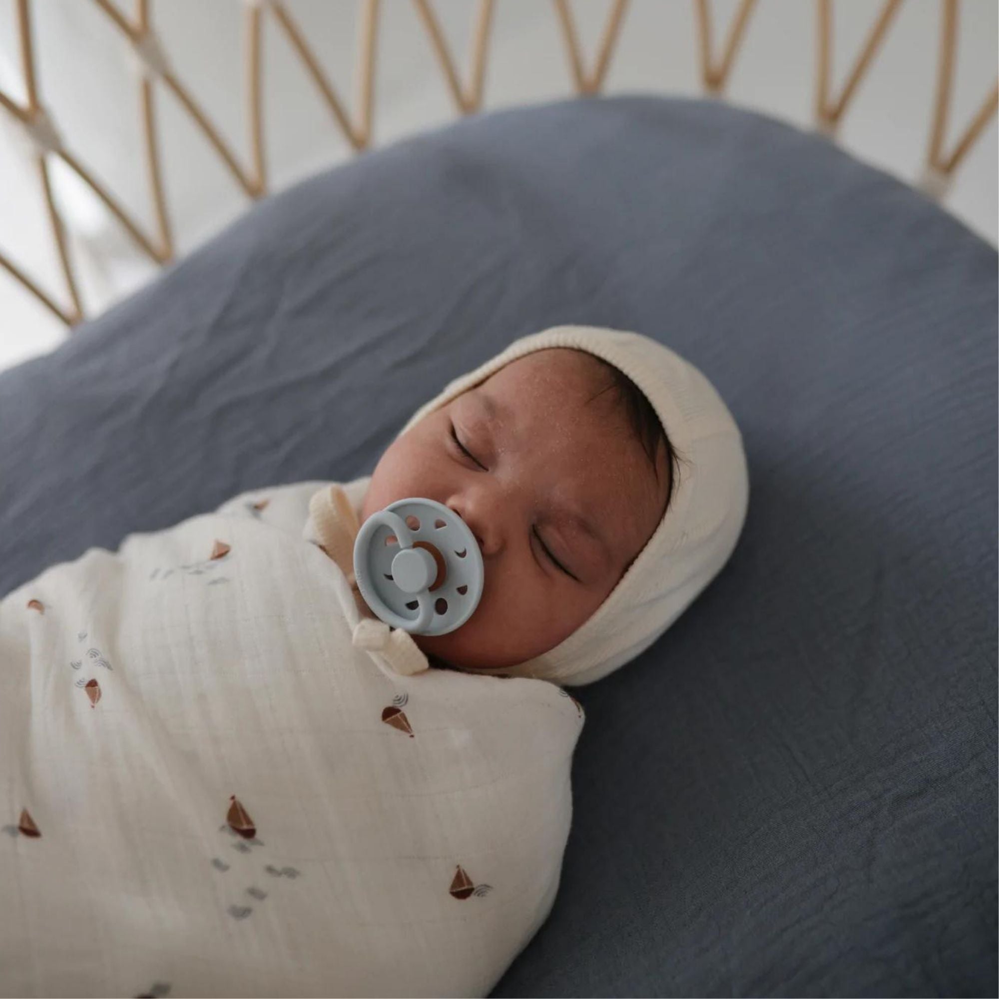 Mushie Prześcieradło do Łóżeczka 60x120 cm Tradewinds Medium