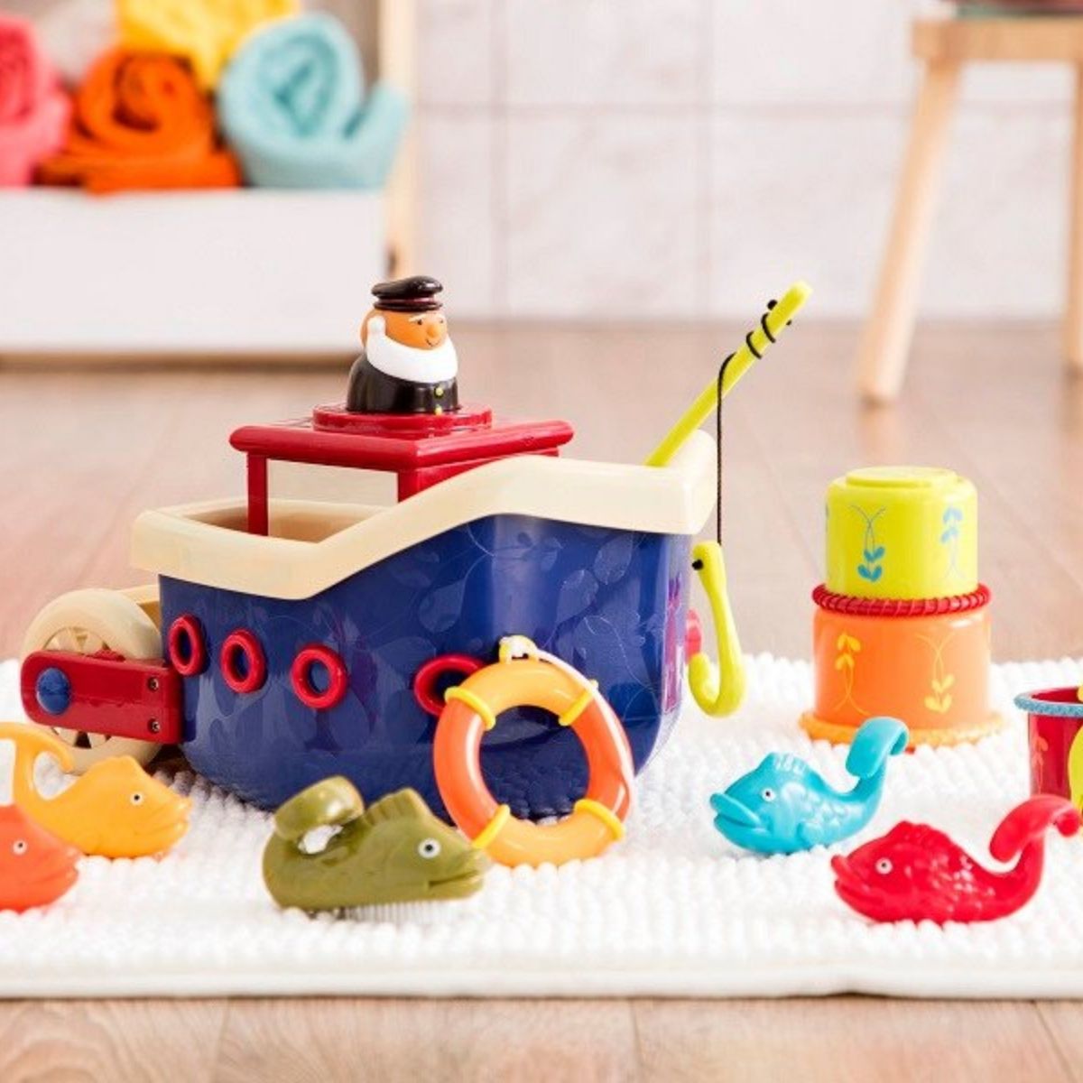 B. Toys Statek z akcesoriami Fish & Splish zabawka do kąpieli - 4kidspoint.pl