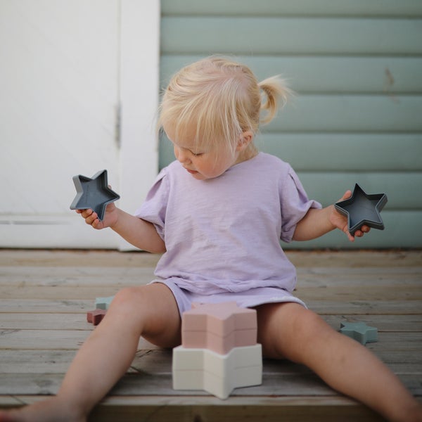 Mushie Piramidka sensoryczna Nesting Star - 4kidspoint.pl