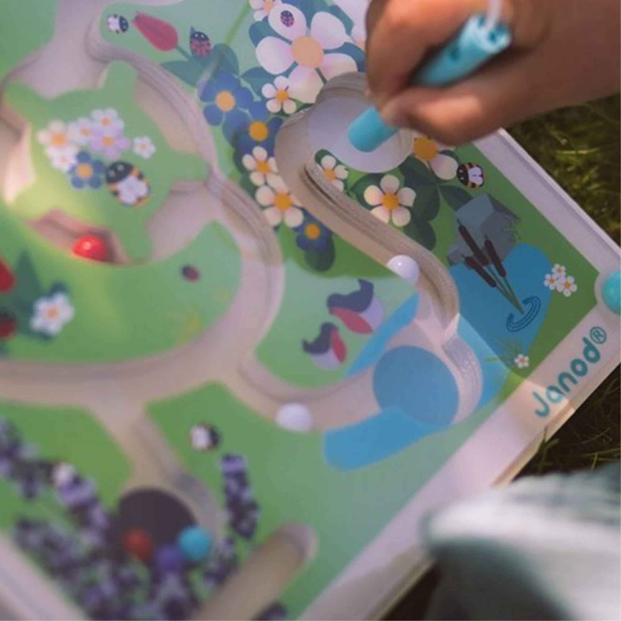 Janod Magnetyczny labirynt Łąka zabawka edukacyjna - 4kidspoint.pl