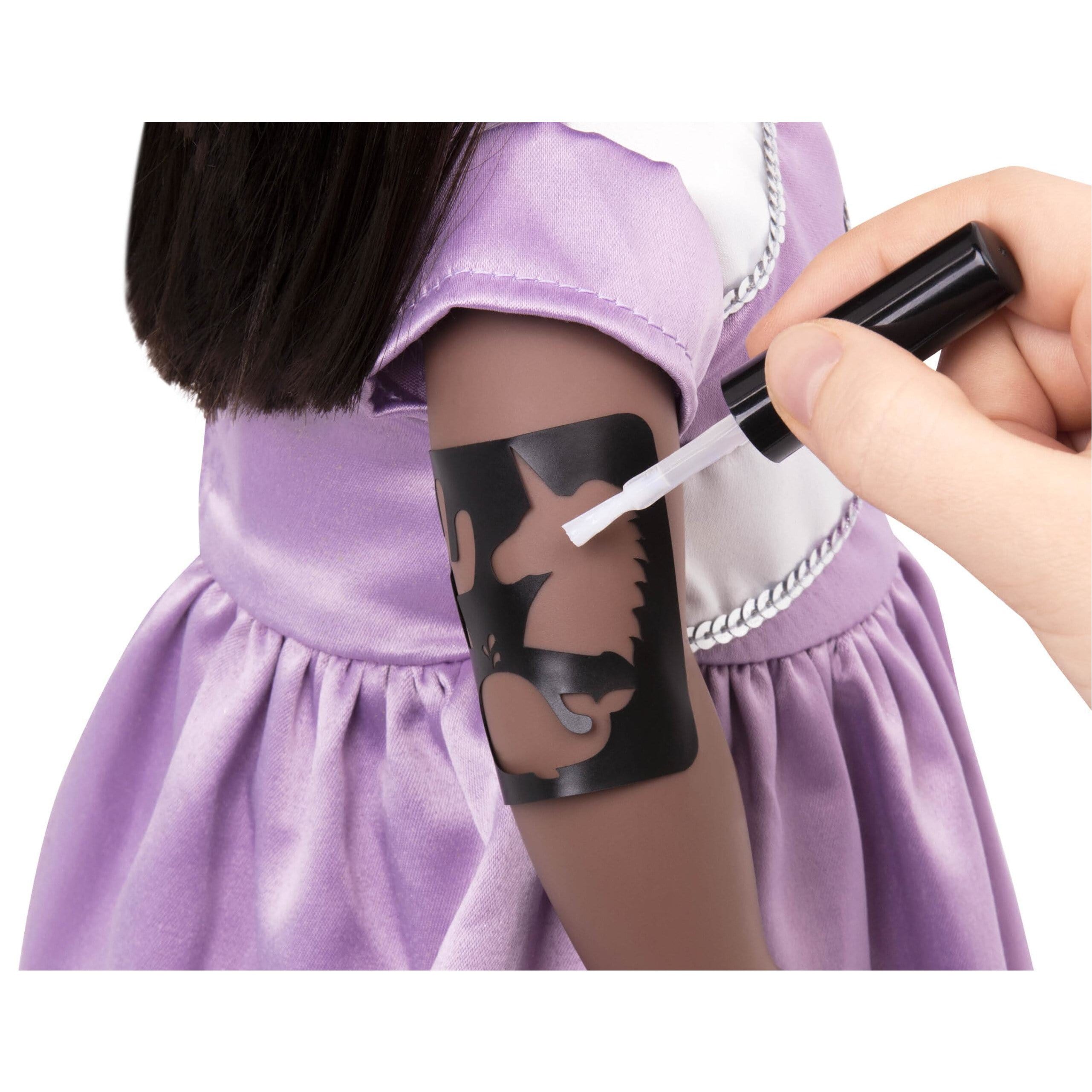 Our Generation Lalka Rosalyn  46cm z kompletem to tworzenia tatuaży - 4kidspoint.pl