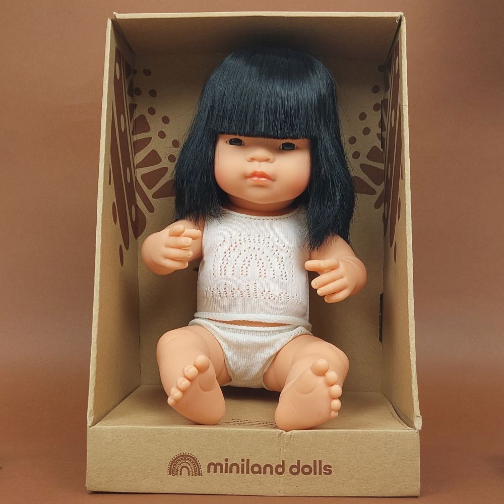 Miniland Lalka dla dzieci Azjatka 38cm