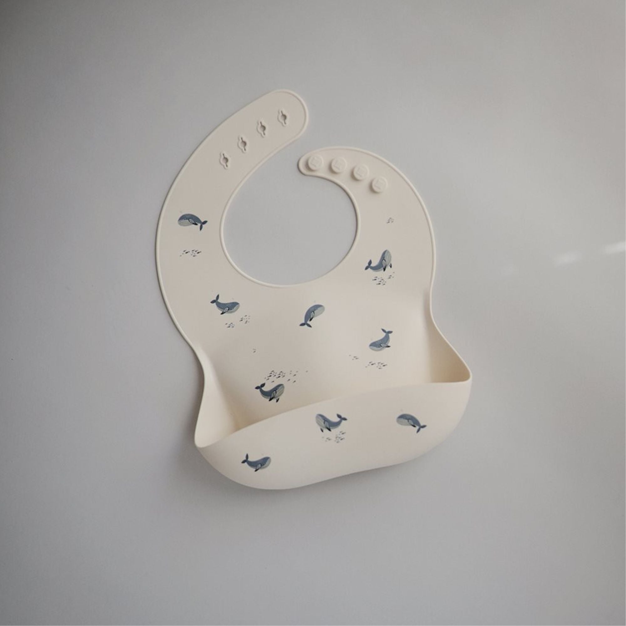 Mushie Śliniak Sylikonowy Wielorybki