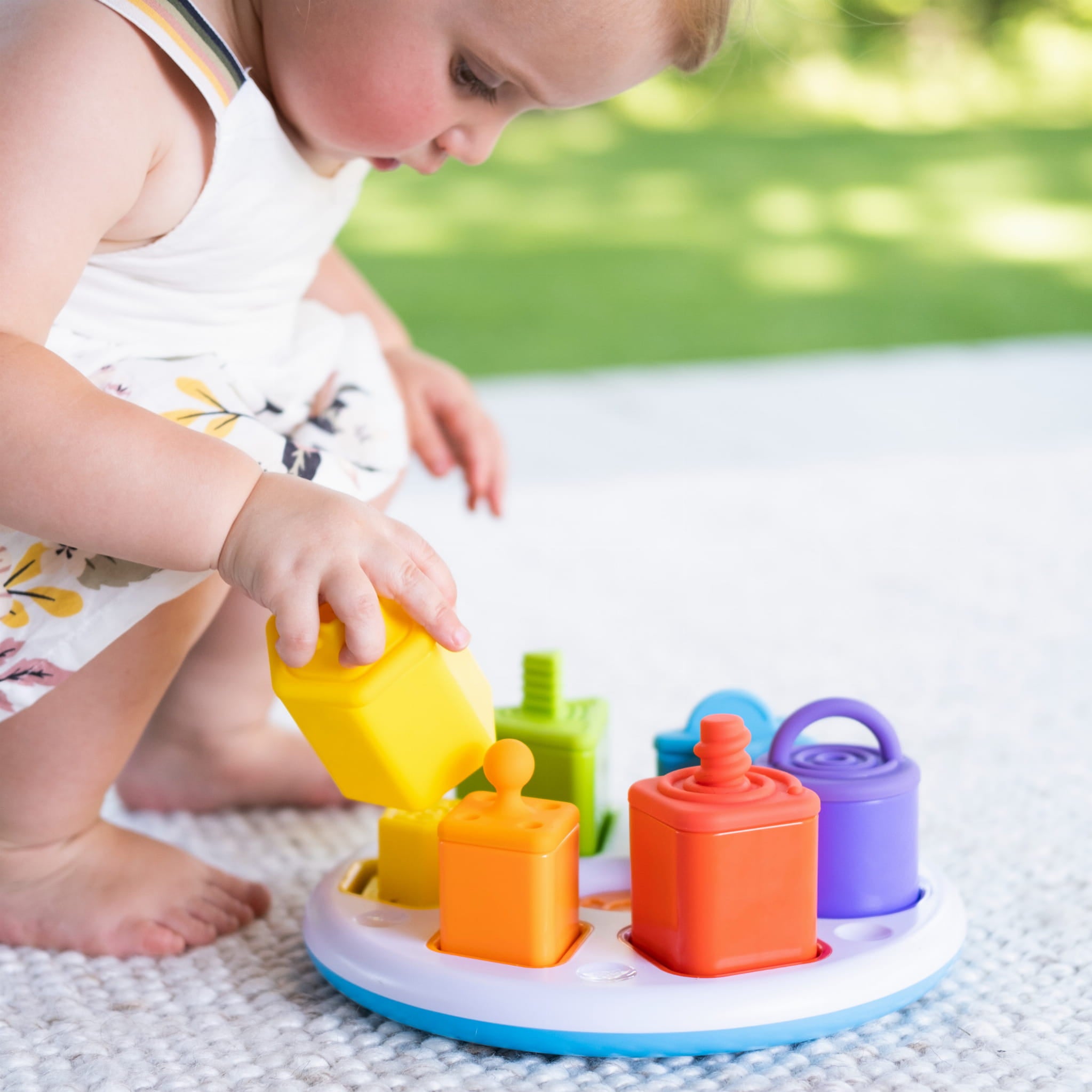 Fat Brain Toys Sorter dla dziecka Plugzy