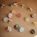 Frigg Smoczek kauczukowy okrągły Moon Blush 6m+