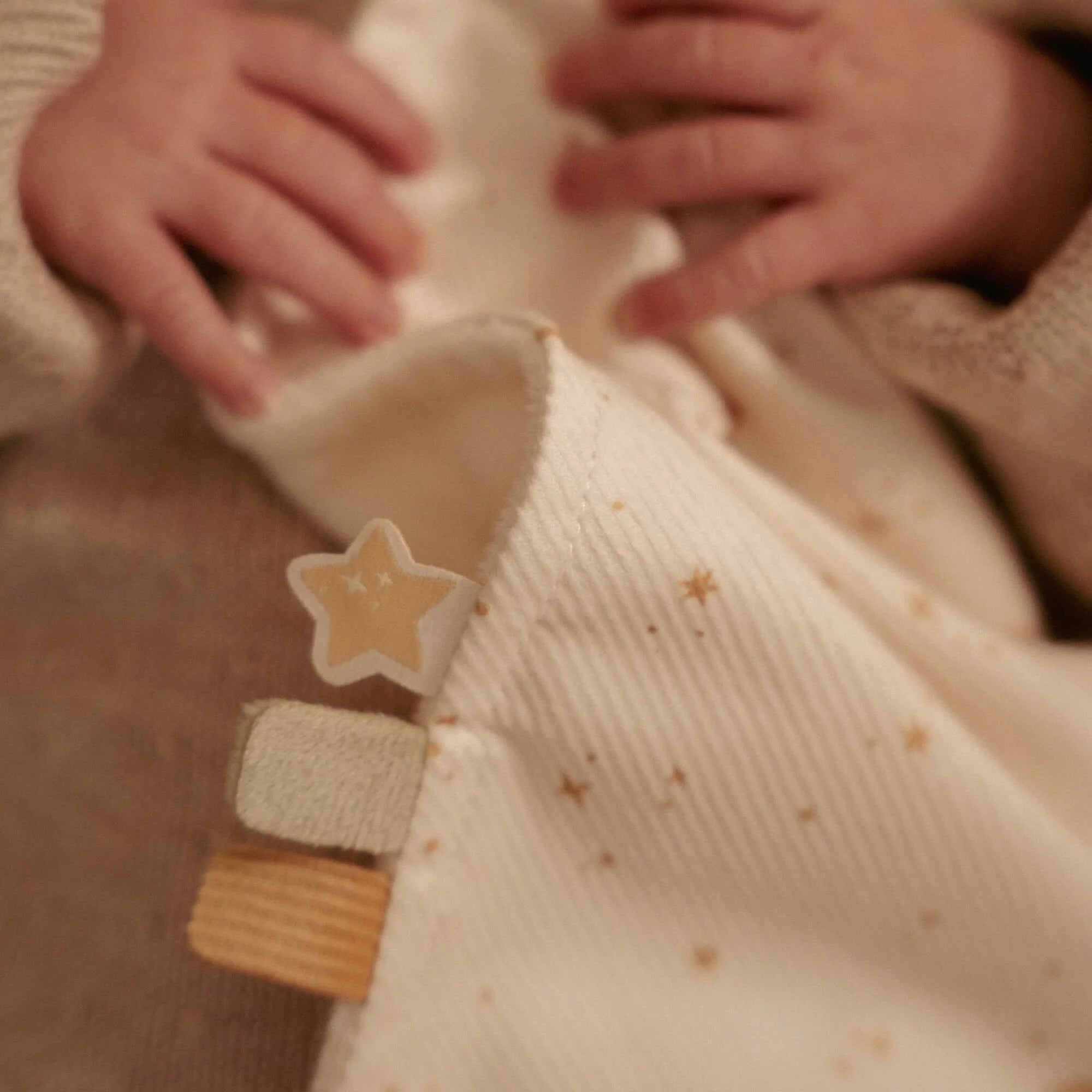 Little Dutch Przytulaczek z zawieszką do smoczka Newborn Naturals