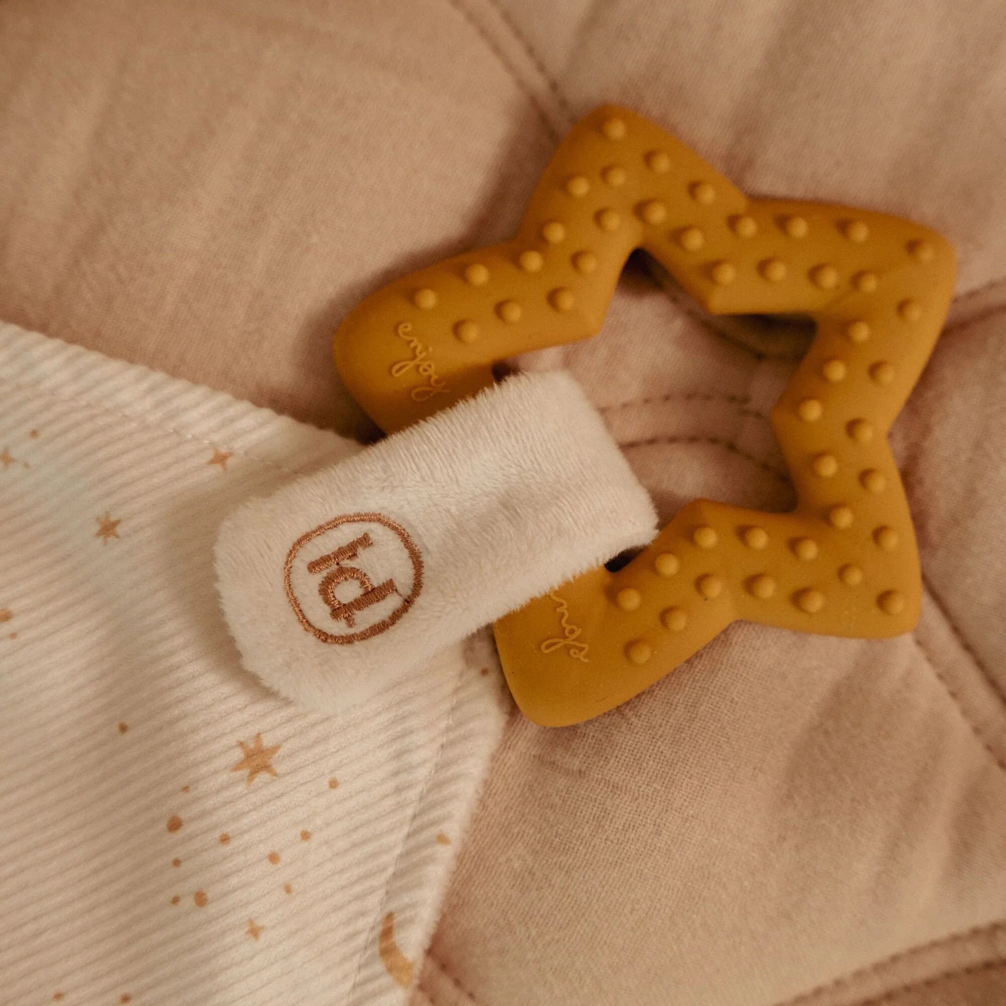 Little Dutch Przytulaczek z zawieszką do smoczka Newborn Naturals