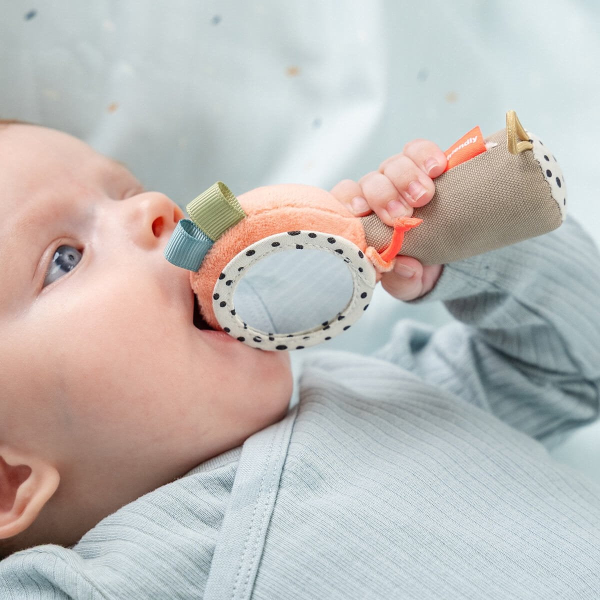 Done by Deer Zestaw dla niemowlaka Grzechotka i Lusterko Celebration