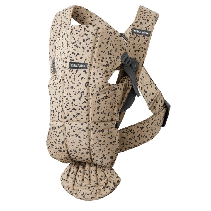 BABYBJORN Nosidełko dla niemowlaka MINI Woven Beige/Dark grey print