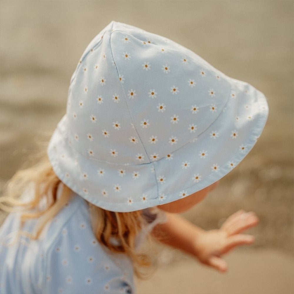 Little Dutch Dwustronny kapelusz przeciwsłoneczny dla dzieci Daisies Blue rozmiar 2