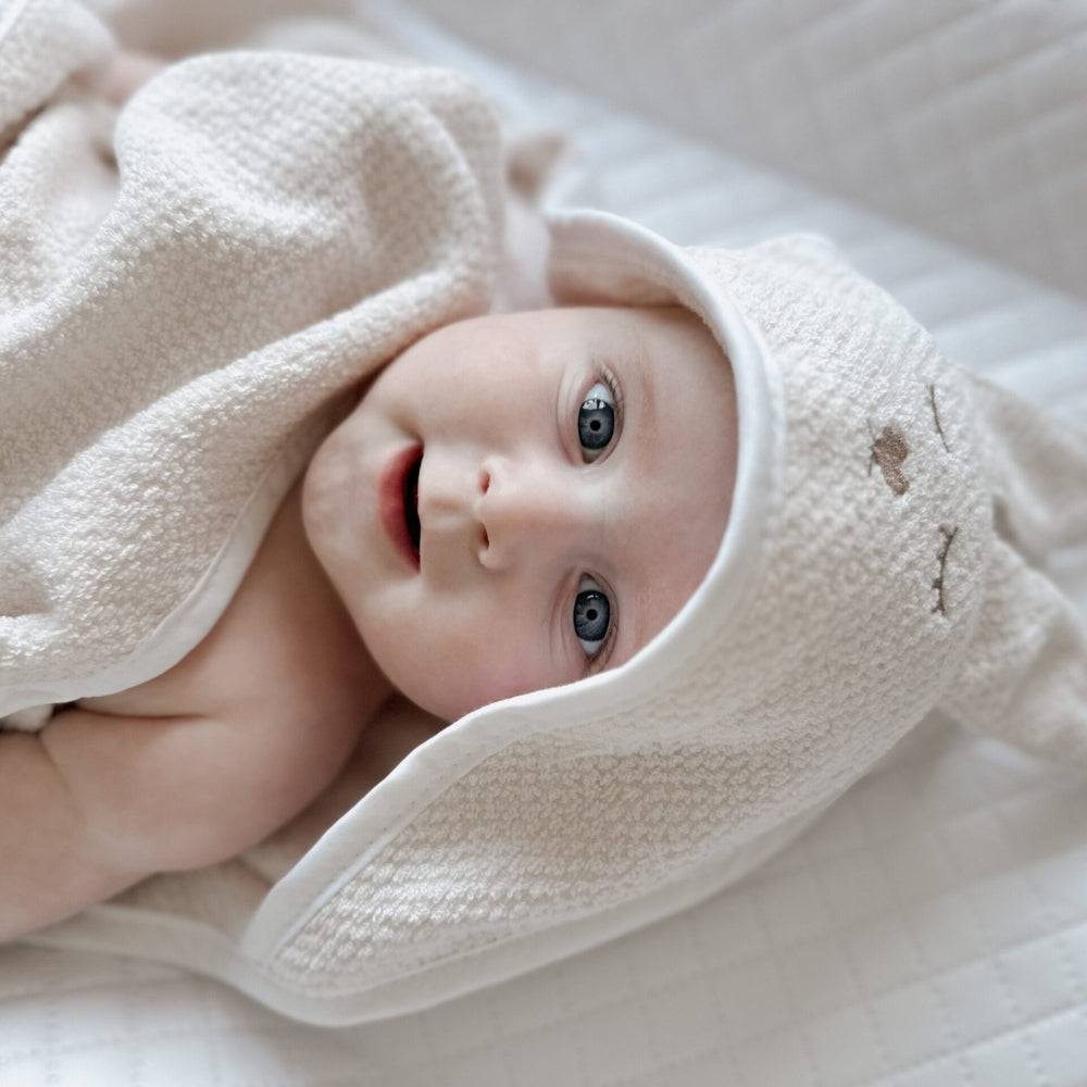 YOSOY Bambusowy ręcznik dla niemowlaka z kapturkiem kremowy 100x100 cm