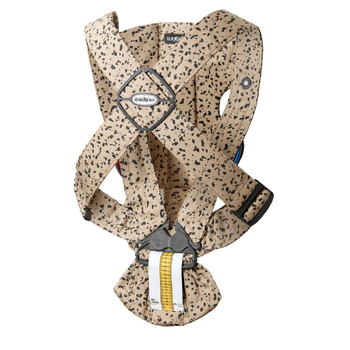 BABYBJORN Nosidełko dla niemowlaka MINI Woven Beige/Dark grey print