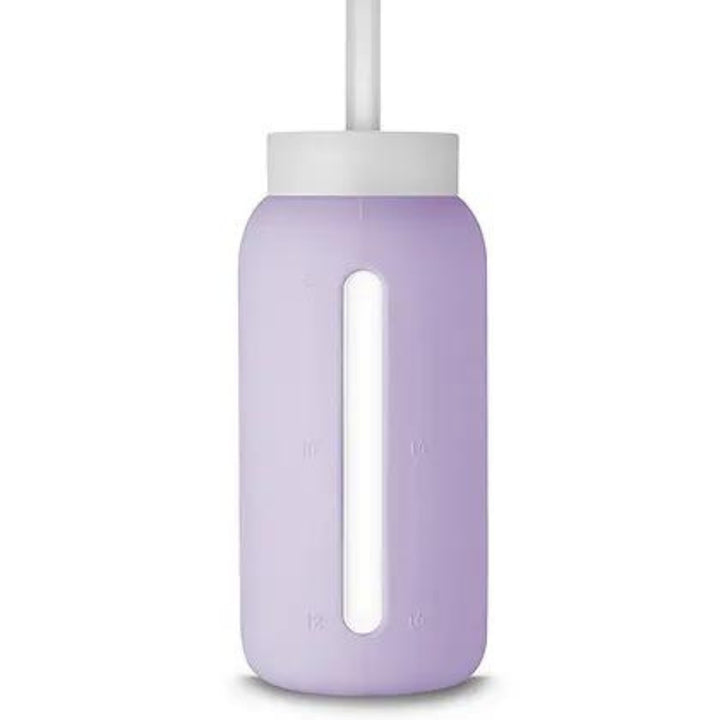 MUUKI Szklana butelka na wodę motywacyjna 720 ml Pastel Lilac