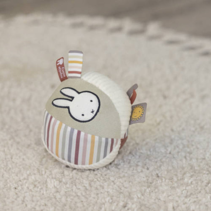 Miffy Tiamo Sensoryczna piłeczka dla niemowlaka Fluffy Pink