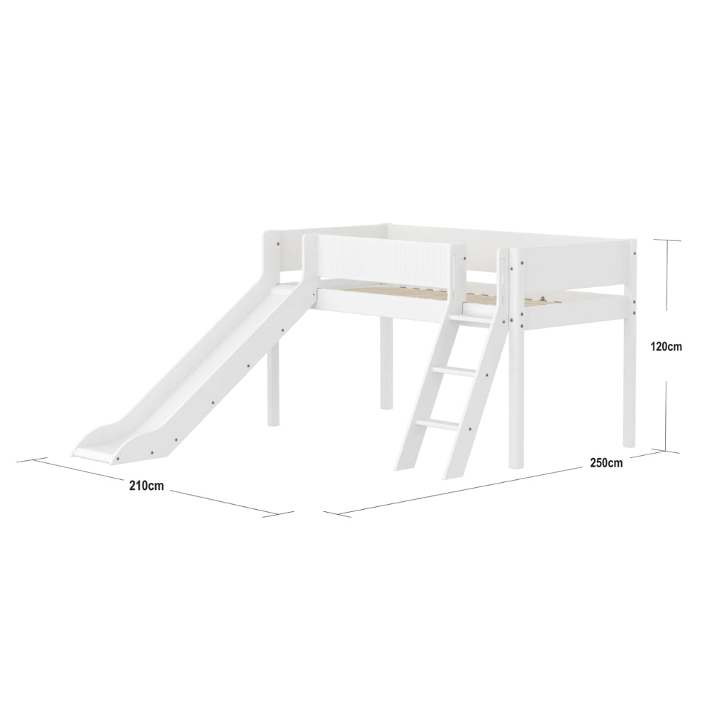 Flexa Łóżko dziecięce średniej wysokości z pochyłą drabinką i zjeżdżalnią z kolekcji White białe