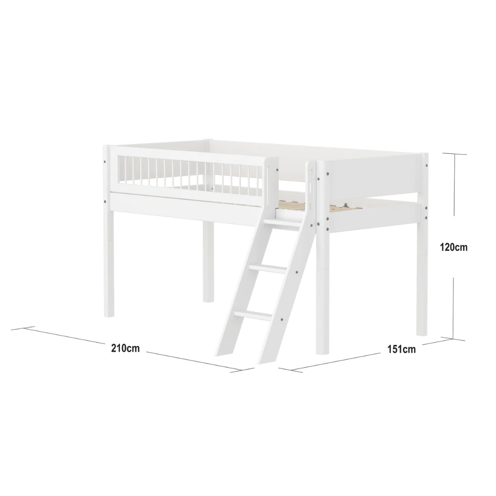 Flexa Łóżko dziecięce średniej wysokości ze skośną drabinką i barierką ochronną z kolekcji White białe