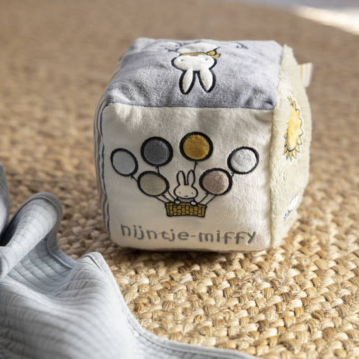 Miffy Tiamo Kostka sensoryczna dla niemowląt Fluffy Green