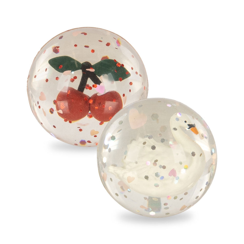 Konges Slojd Piłeczki z brokatem i figurkami 3D Cherry/Swan 2szt