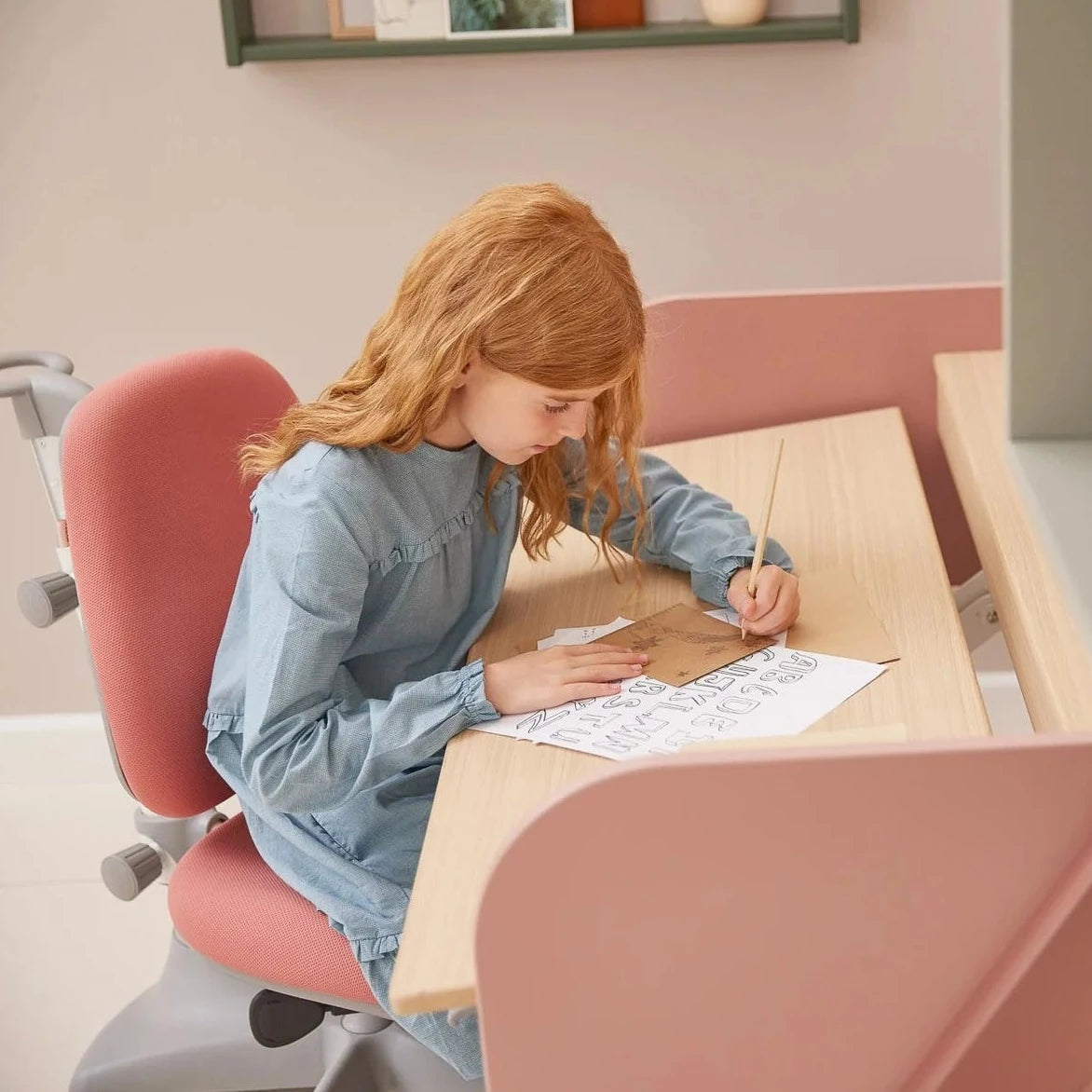 Flexa Ergonomiczne krzesło rosnące z dzieckiem Verto Misty Rose