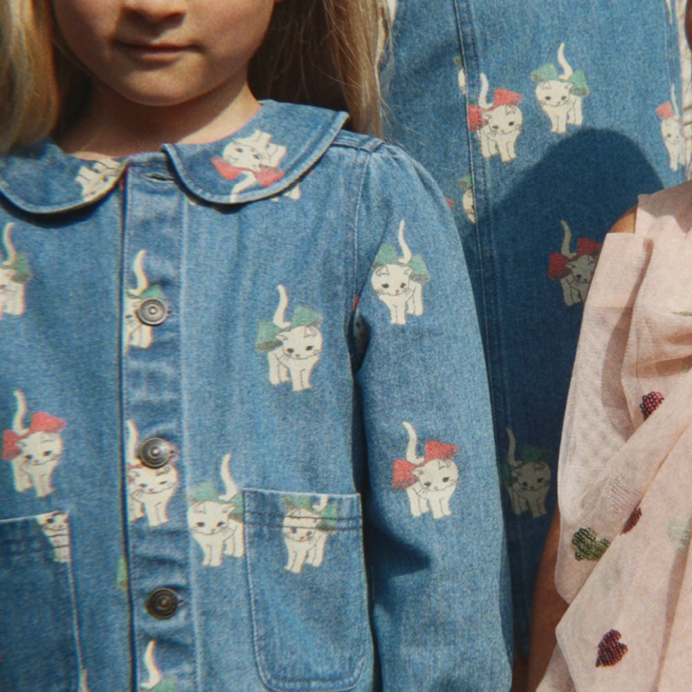 Konges Slojd Kurtka dżinsowa dla dziewczynki z kołnierzykiem Magot Bow Kitty