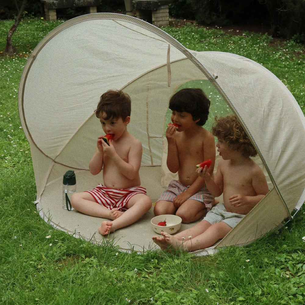 Konges Slojd Mały namiot dla dzieci plażowy typu Pop up Tea Stripe