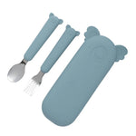 The Cotton Cloud Sztućce dziecięce w etui Zoe the Koala w kolorze Jade