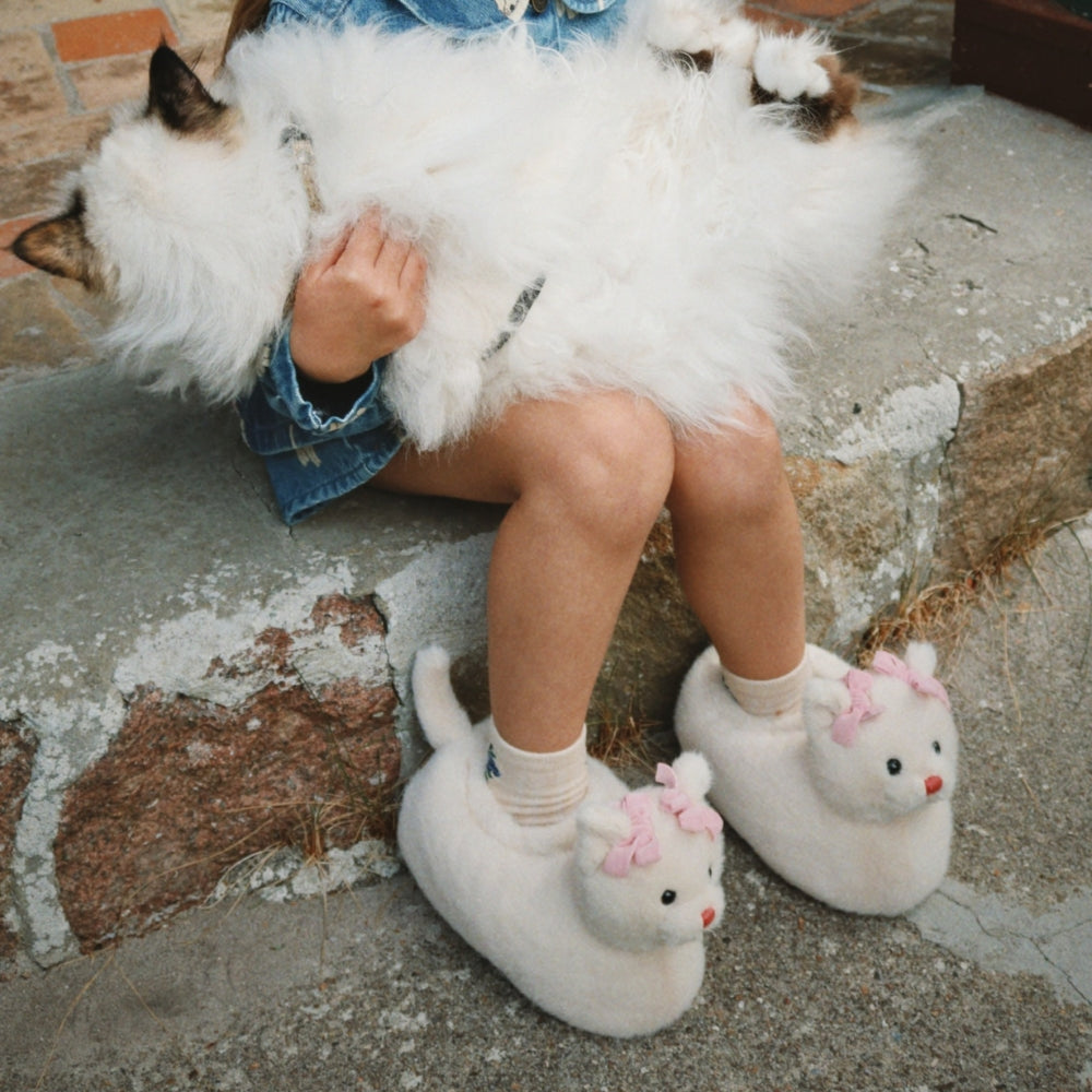 Konges Slojd Kapcie dziecięce Kitty Off White