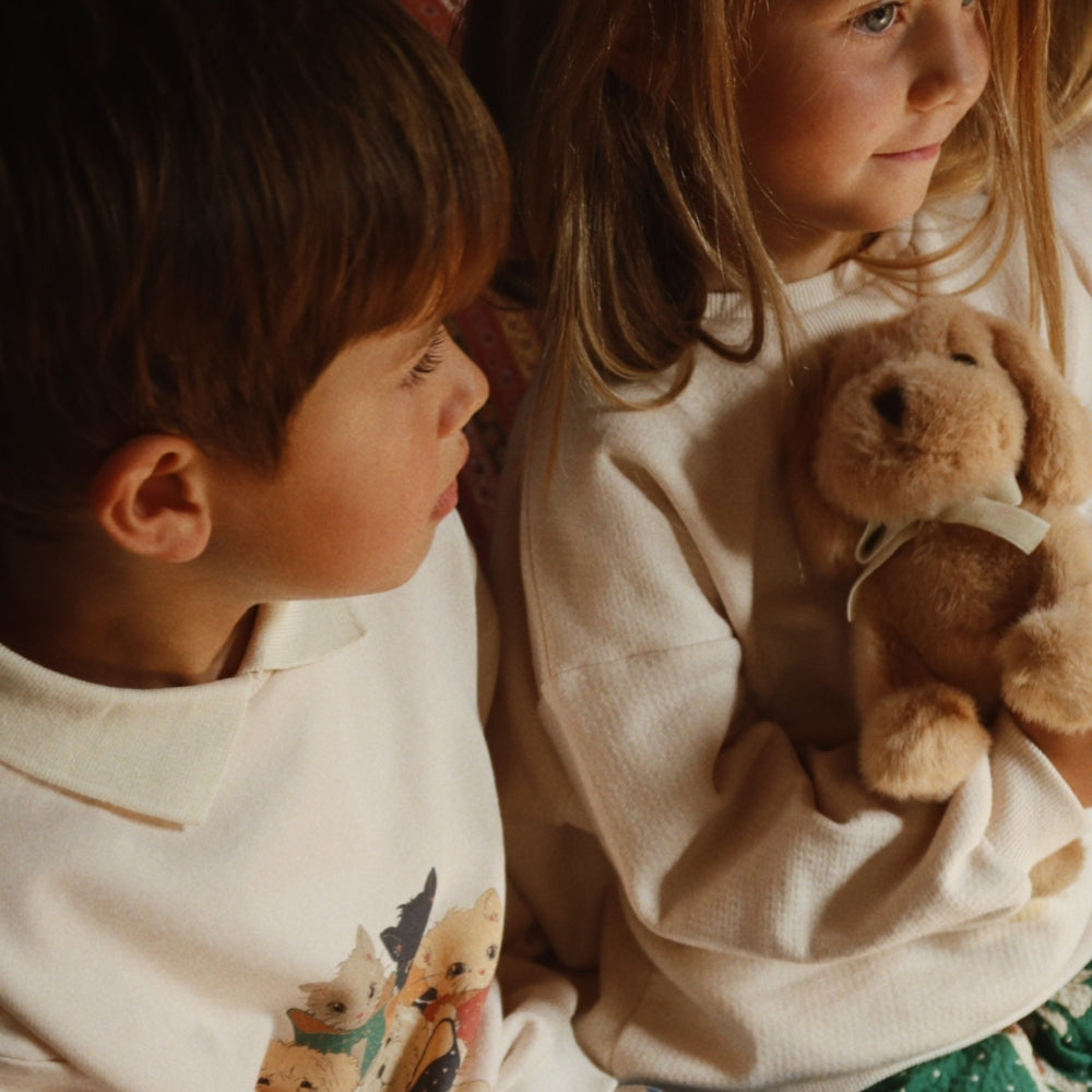 Konges Slojd Przytulanka interaktywna piesek w kolorze Brown