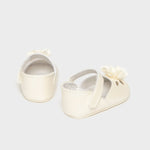 Mayoral Buty niechodki dla dziewczynki balerinki wizytowe z kwiatuszkiem Ecru