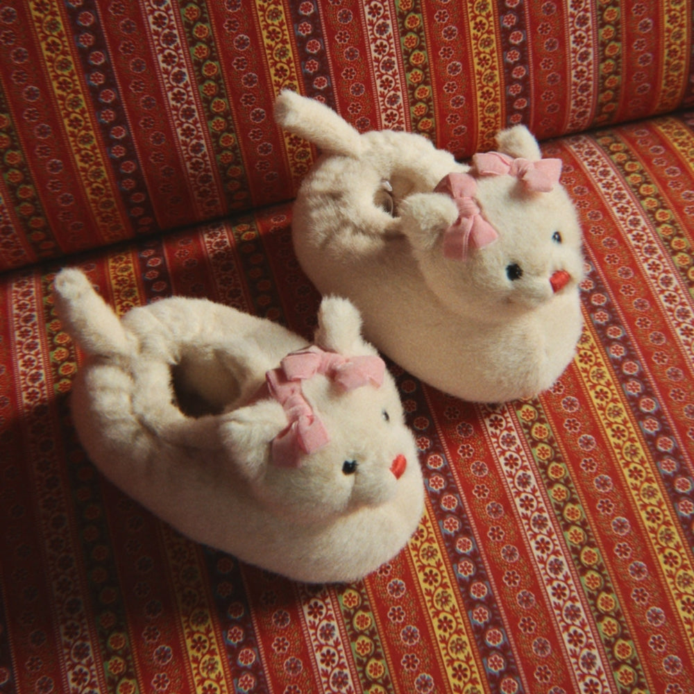 Konges Slojd Kapcie dziecięce Kitty Off White