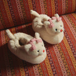 Konges Slojd Kapcie dziecięce Kitty Off White