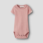 Lil’ Atelier Body niemowlęce dla dziewczynki slim Misty Rose NBFFALINA